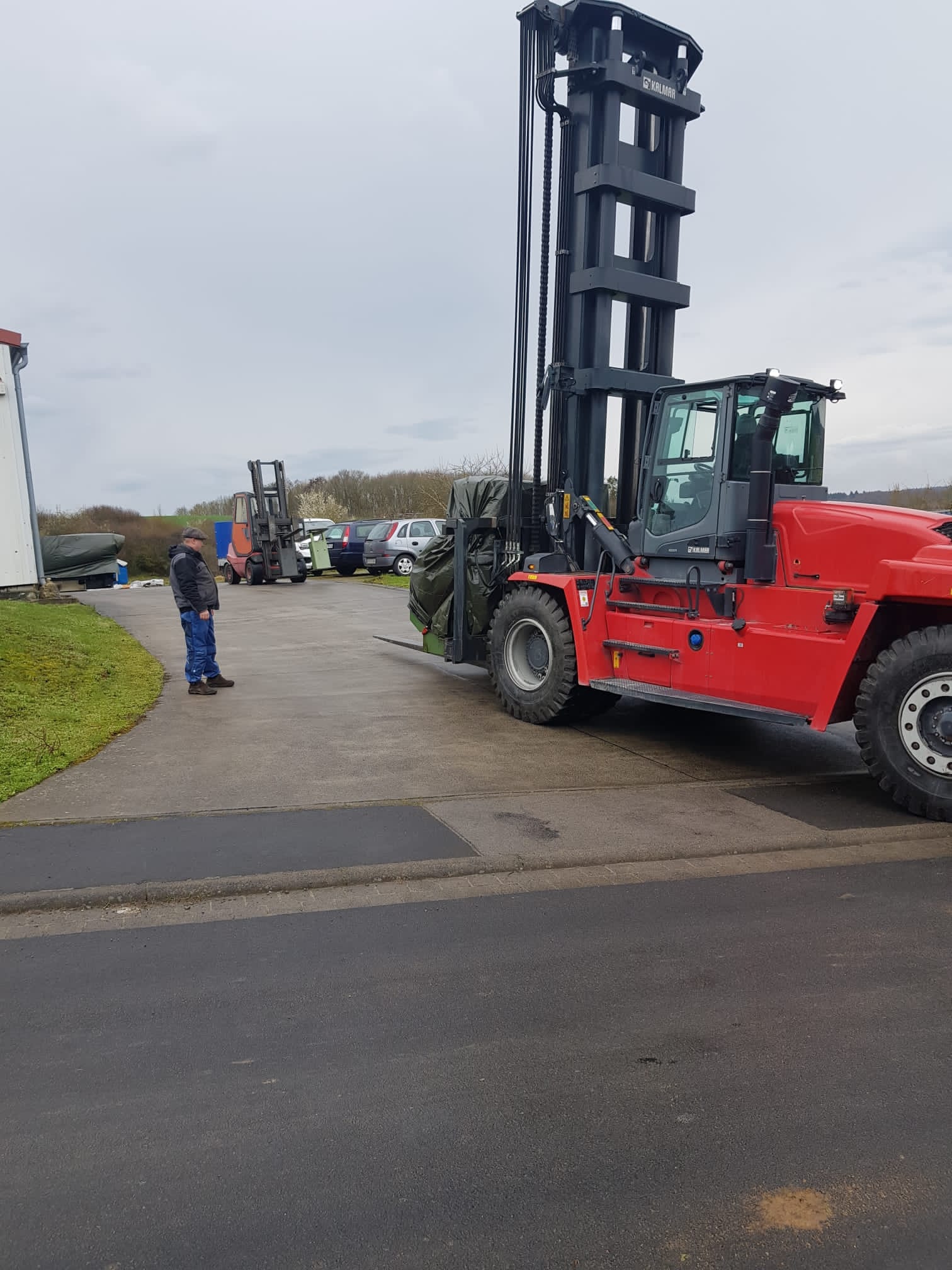 Stabler rot hofeinfahrt